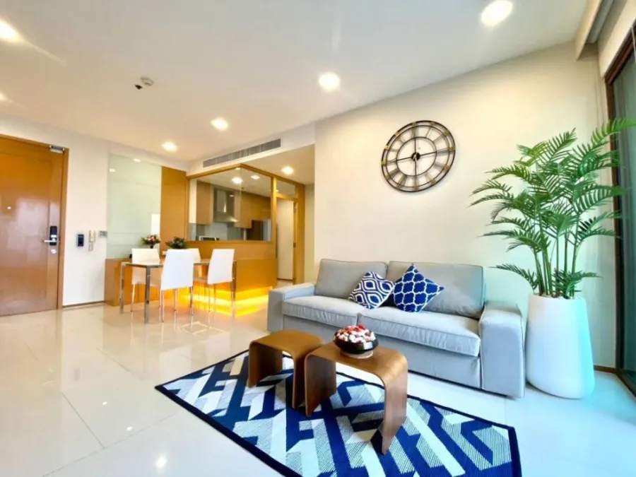 For rent: The Emporio Place, high floor, east facing, panoramic view of the sky and river, good wind, good sunshine.