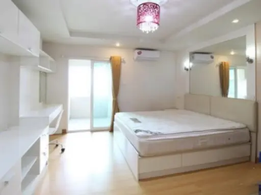 Urgent sale!!! Condo Happy Living Ratchada 18, 8th floor, fully furnished. The view of the football field. So satisfying. Buy it now!!