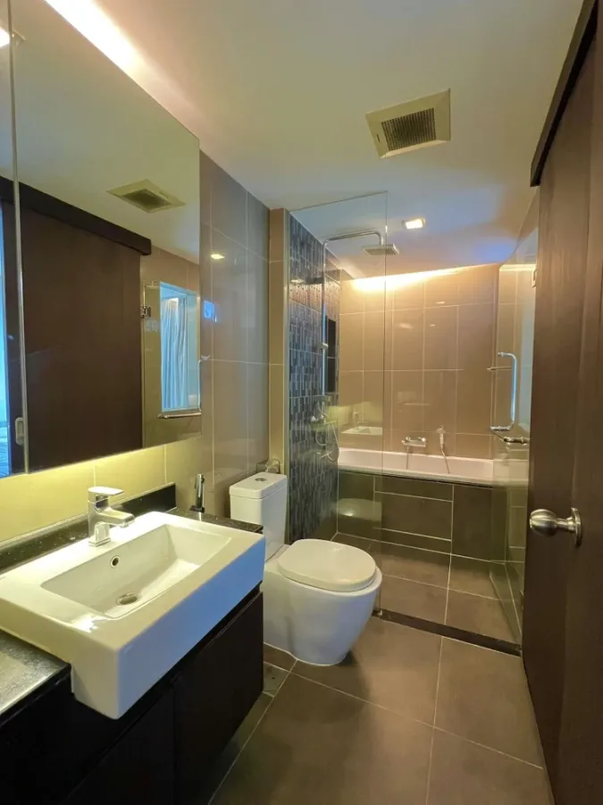 For rent: Tidy Thonglor, 1 bedroom, 1 bathroom, spacious living area, fully furnished. Book now!