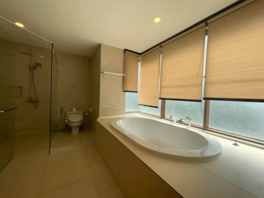 ขาย The Emporio Place 3 ห้องนอน 3 ห้องน้ำ มีอ่างอาบน้ำส่วนตัวสุดๆ วิวสวน จองเลย