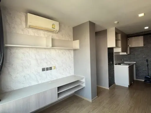 For sale: Winn Condo Phahon Yothin 52, single corner room, no walls attached to anyone, not stuffy, swimming pool view, hurry up and grab it! images