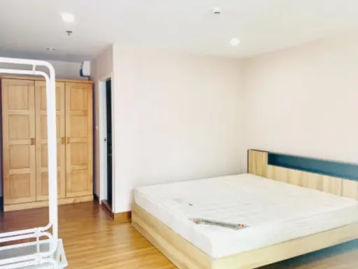 **Condo for sale, Regent Home, Bang Son 27**Golden location, attractive for investment, furnished and ready to move in, near MRT, hurry to reserve!!