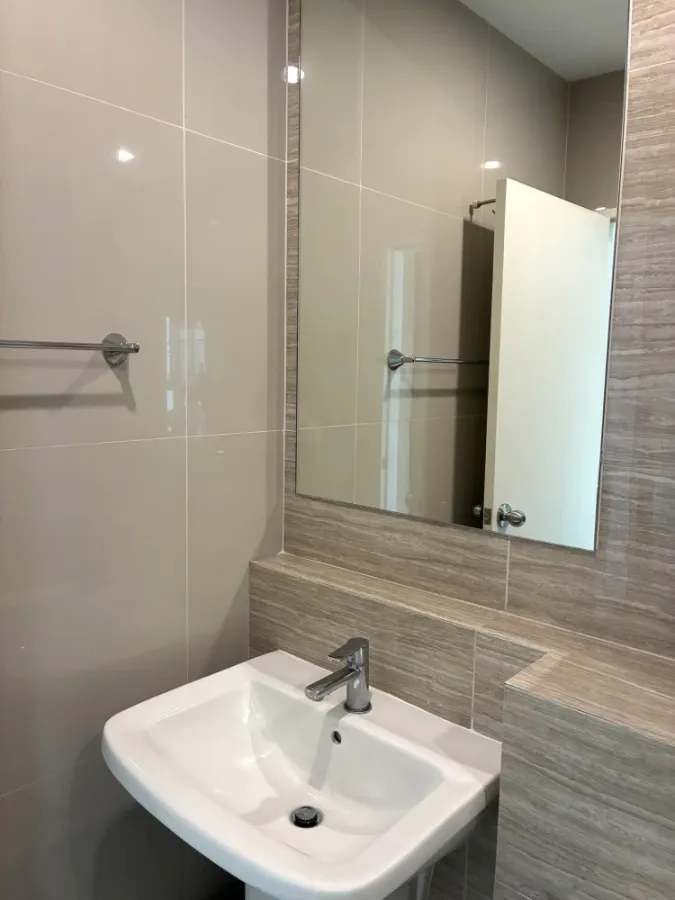 Selling Niche Mono Charoen Nakorn, high-floor unit. Comfortable living space and complete amenities. Book now before it's too late!!!