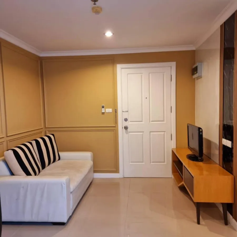For rent, LUMPINI PLACE RAMA 9 - RATCHADA, very luxuriously decorated room, built-in, book now and will not regret.