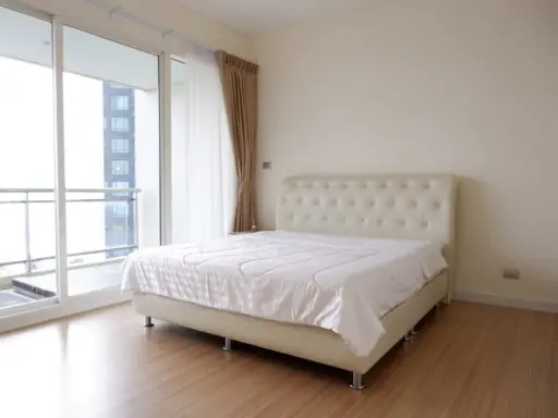 For rent Reflection Jomtien Beach Pattaya, spacious room, lots of usable space, comes with a jacuzzi and complete furniture, book now. images