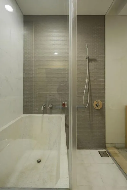 ขาย คอนโด ไซมิส จอยญ่า สุขุมวิท 31 พร้อมเฟอร์ มีเครื่องซักผ้าและbathtub พลาดไม่ได้นะคะ 