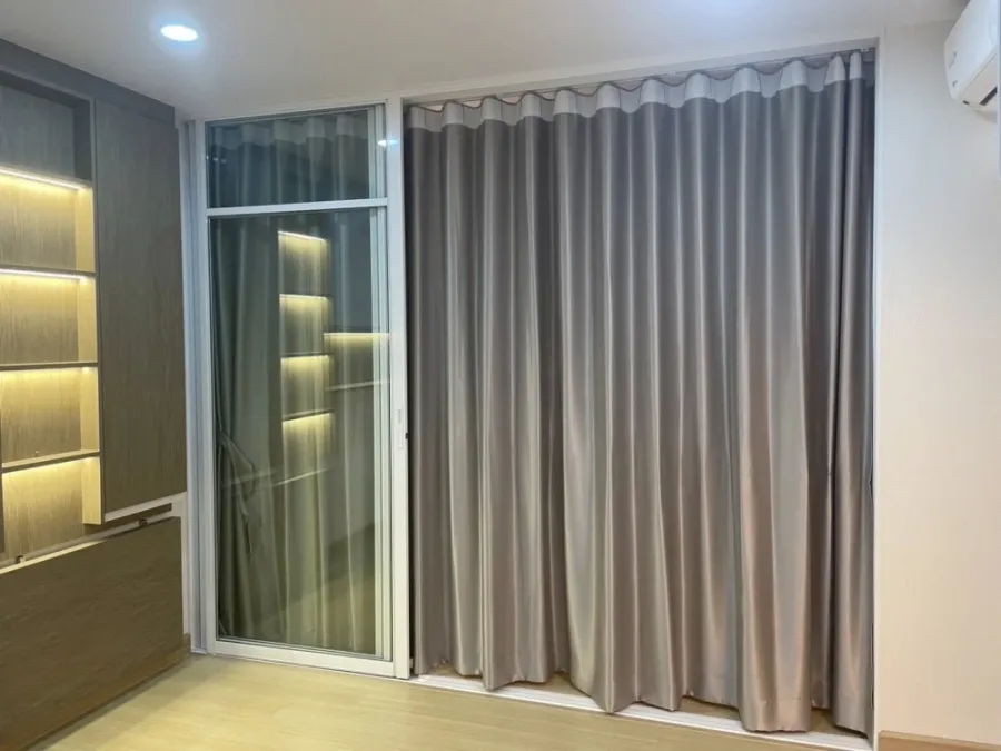 Selling Supalai Veranda Ramkhamhaeng condo. Nice unit with high-quality built-in furniture. Excellent location. Don't miss out!