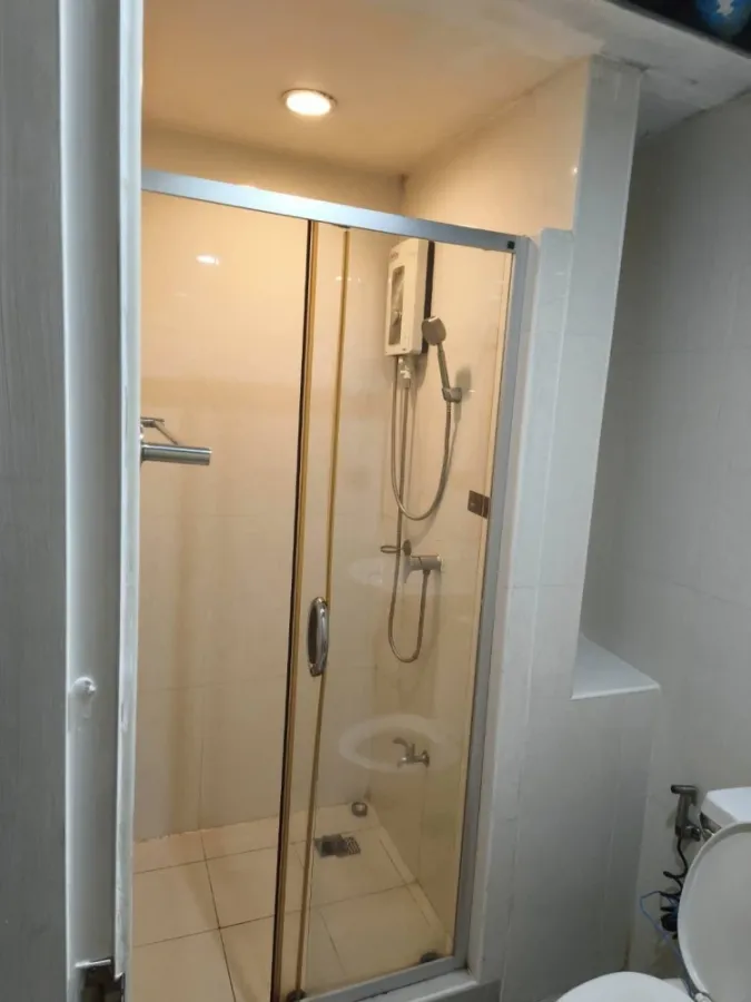 For rent: iCondo Sukhumvit 105. Ready to move in, fully furnished. Just bring your belongings! Don't miss out!