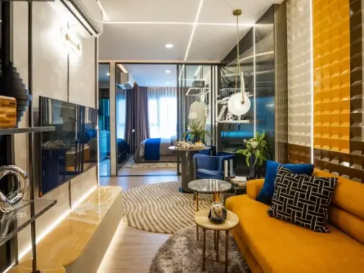 Selling down payment, Aspire Huai Khwang, 11th floor, not very high, spacious room, nice location, interested in becoming an owner, reserve now.
