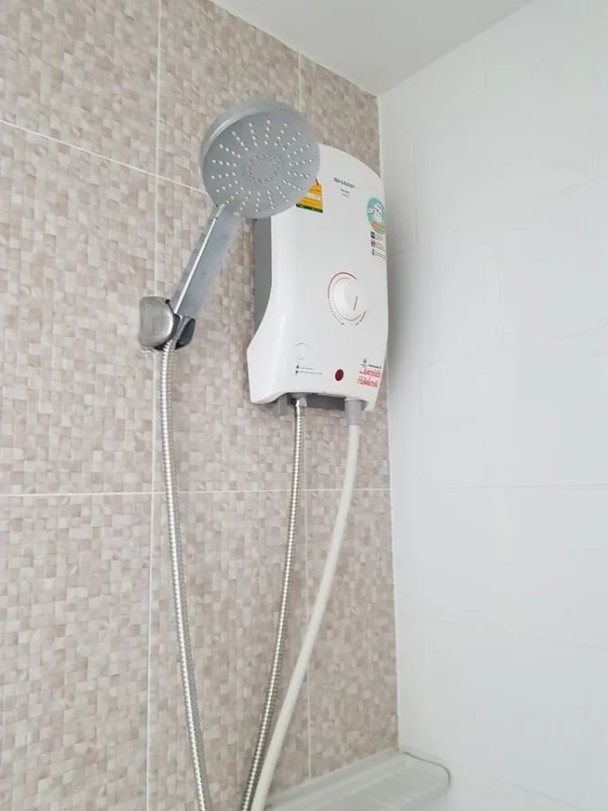 For sale, for rent, Plum Condo Central Station, spacious room, complete with furniture and electrical appliances.