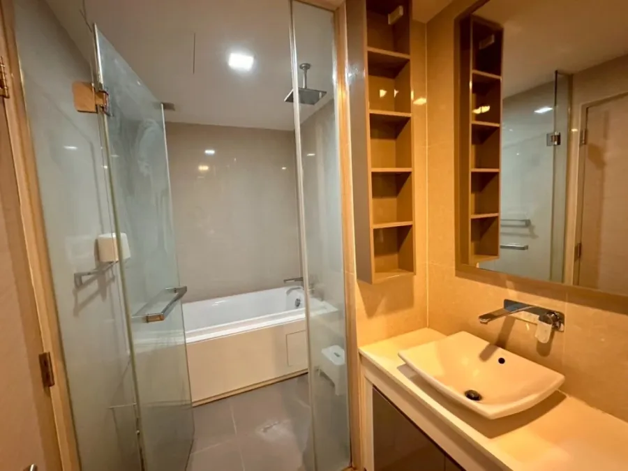 Sell/Rent Liv@49 Sukhumvit 49 room decorated in modern colors. The furniture is ready to move in. You can't reserve it anymore.