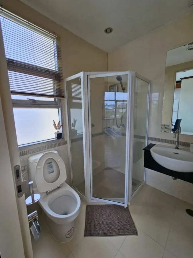 House for rent in the middle of Siam-Pathumwan, 3 bedrooms, 3 bathrooms, fully furnished, hurry and reserve before it's gone.