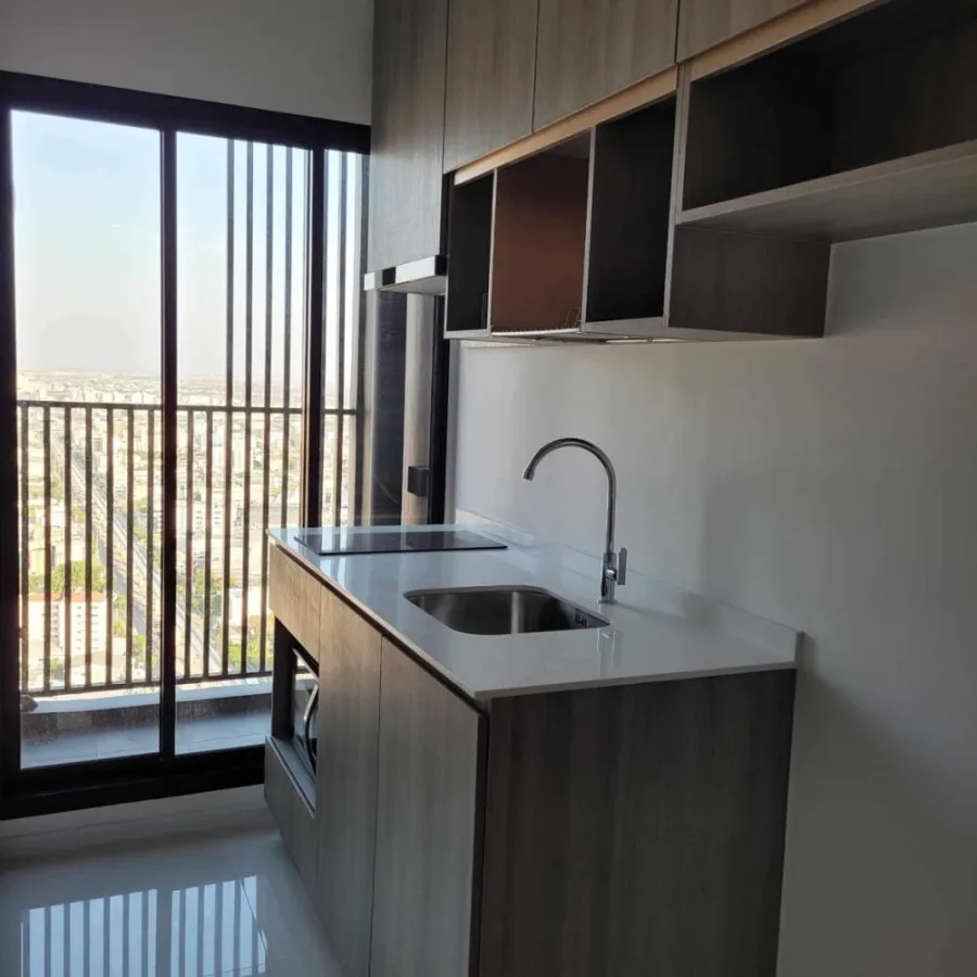 For sale: Knightsbridge Sukhumvit-Thepharak, 34th floor, city view, very premium decorated room, nice to sleep, just come and stay.