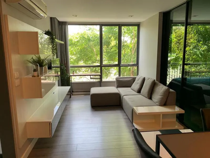 Condo for rent, The Room Sukhumvit 40, beautiful decoration, open garden view, furniture, electrical appliances, complete.