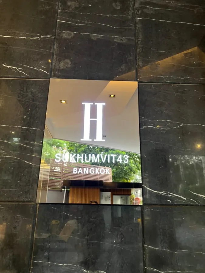 For rent H condo sukhumvit 43, decorated and ready to move in. Don't miss out on carrying all your bags in one place.