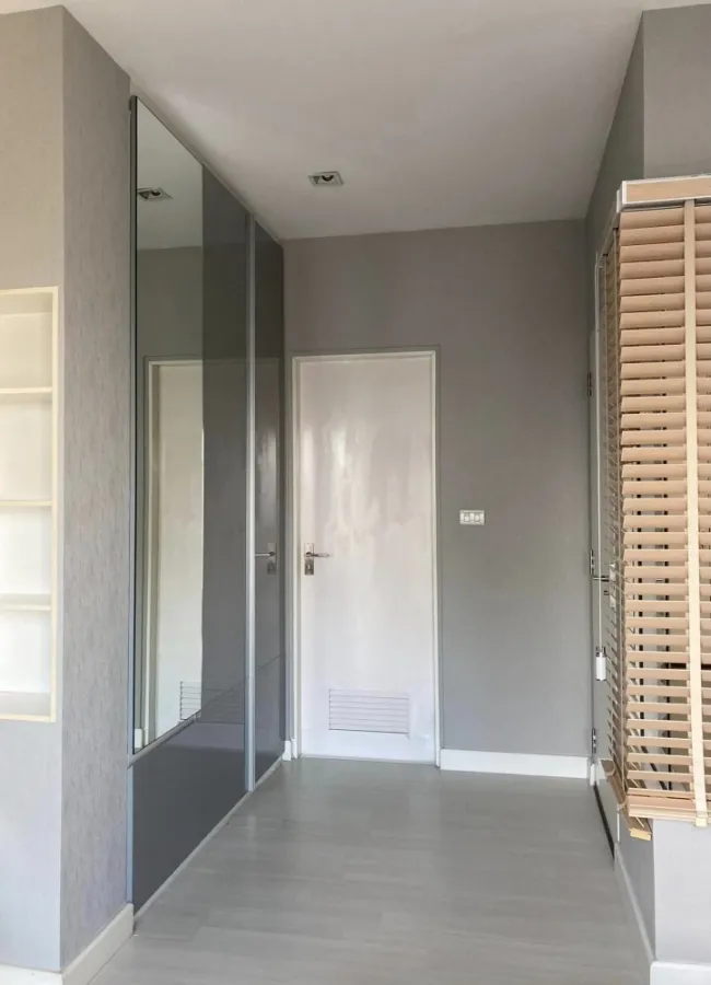 For rent, The Room Ratchada-Ladprao, spacious view, cool breeze Install wallpaper well. Hurry up to reserve.