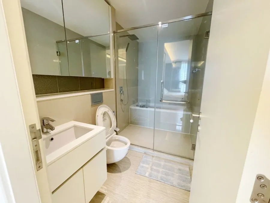 For sale/rent: H Sukhumvit 43, 22nd floor, good view, spacious room, plenty of usable space, beautifully decorated room, hurry and book now.