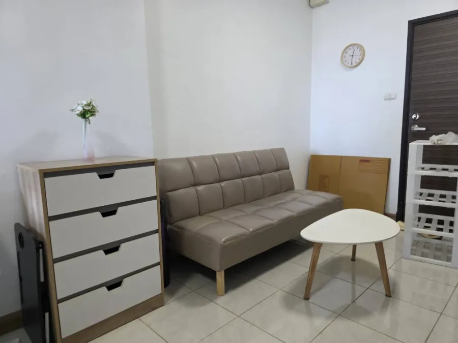 The room is in a very good position, not far from the elevator, not next to the garbage room, pool view, rent at Supalai Park Ratchaphruek-Phetkasem