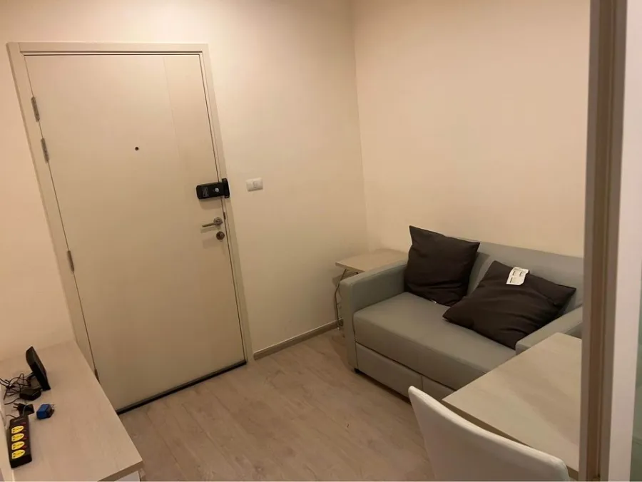 For sale and rent, Aspire Ratchada-Wong Sawang, high floor, nice bedroom with separate kitchen. Don't just look, hurry and book now.