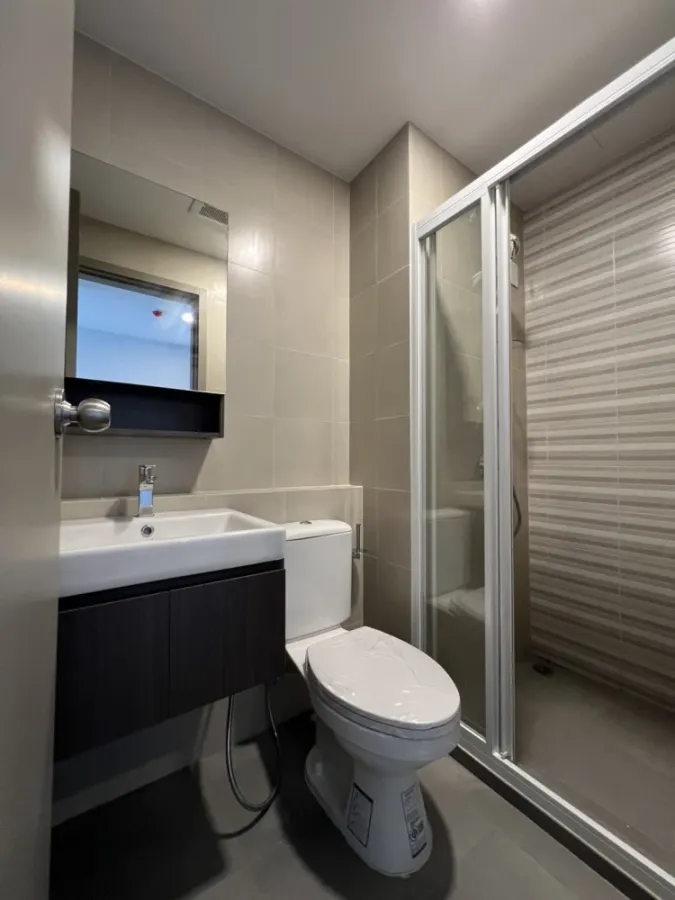 For rent: Aspire Sukhumvit - Rama 4, 30th floor, 180 degree view of the Chao Phraya River, very good view, I tell you you must not miss it.