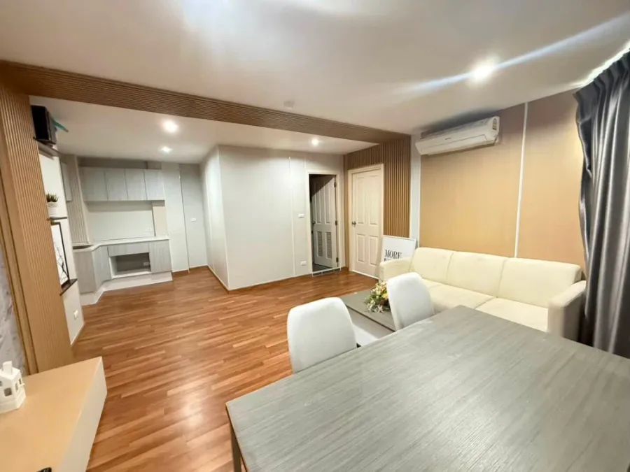 For rent: Miami Bangpu. Spacious room with ample usable space, minimalist design, and high-quality built-in furniture. Book now!