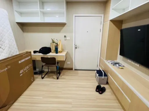 For rent: Plum Condo Phahonyothin 89, built-in throughout the room, beautiful room, nice to live in, and fully decorated. Book now, urgent.