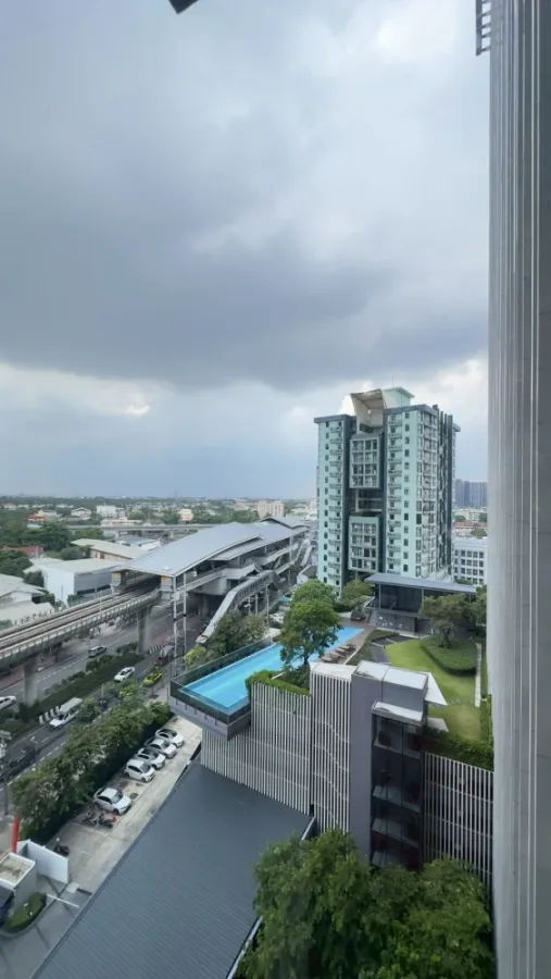 For rent: The Key MRT Phetkasem 48. Nice high-floor unit with good ventilation. Fully furnished and equipped with appliances. Book now!