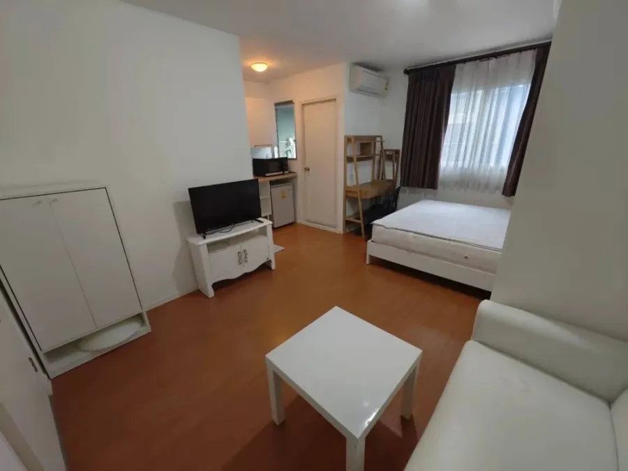For rent: Lumpini Condotown Chonburi - Sukhumvit, nice room, 6th floor, near fire escape, fully furnished, reserve now.