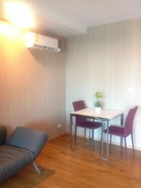 For rent Abstracts Phahonyothin Park, a condo near MRT, convenient to travel, you can already be happy and comfortable for sure. Rent it!
