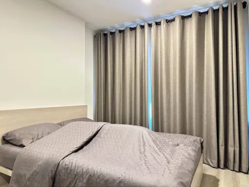 For rent: Elio Sathorn-Wutthakat, high floor, city view, comfortable sofas. Make a reservation and you won't be disappointed for sure.