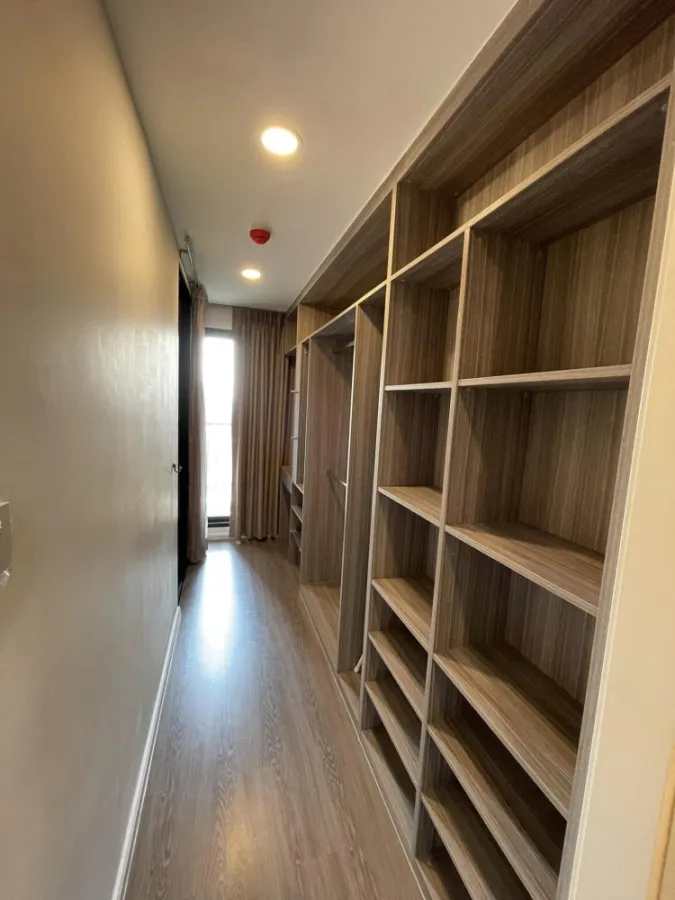 For rent, The Origin Phahon - Saphan Mai, with a walk in closet, plus a large sofa. If you don't reserve, you will miss a lot.