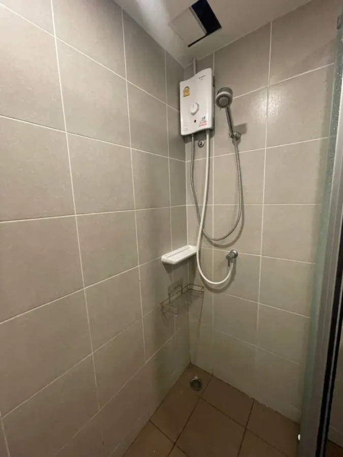 Condo for rent Lumpini Ville Phatthanakan-Srinakarin. The room is decorated and ready to move in. Separate kitchen. Don't miss out on something good l