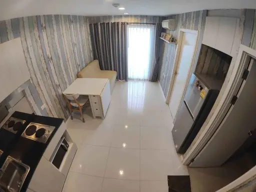 For sale: Vio Krarai, with awesome wallpaper throughout the room, same floor as the fitness center, very convenient, you can't miss out on booking.
