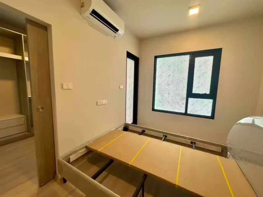 For sale: Cobb Ratchada-Rama 9. Huge, luxurious unit with 4 bedrooms and 5 bathrooms. Spacious area. Book now!