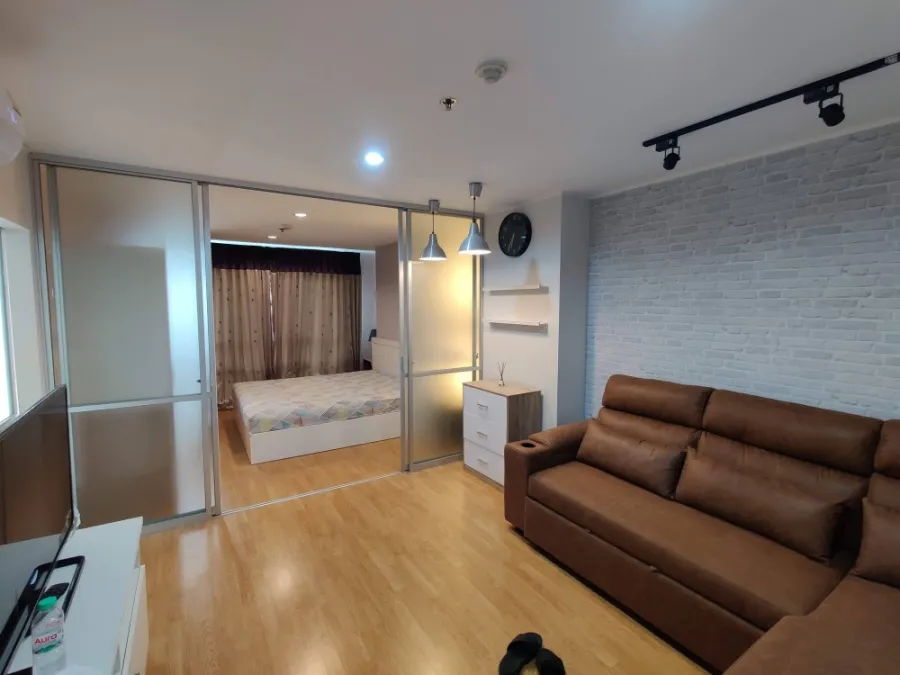For sale: U Delight Bang Sue Station, large room, lots of usable space. The high floor corner room is very quiet. North balcony, urgent