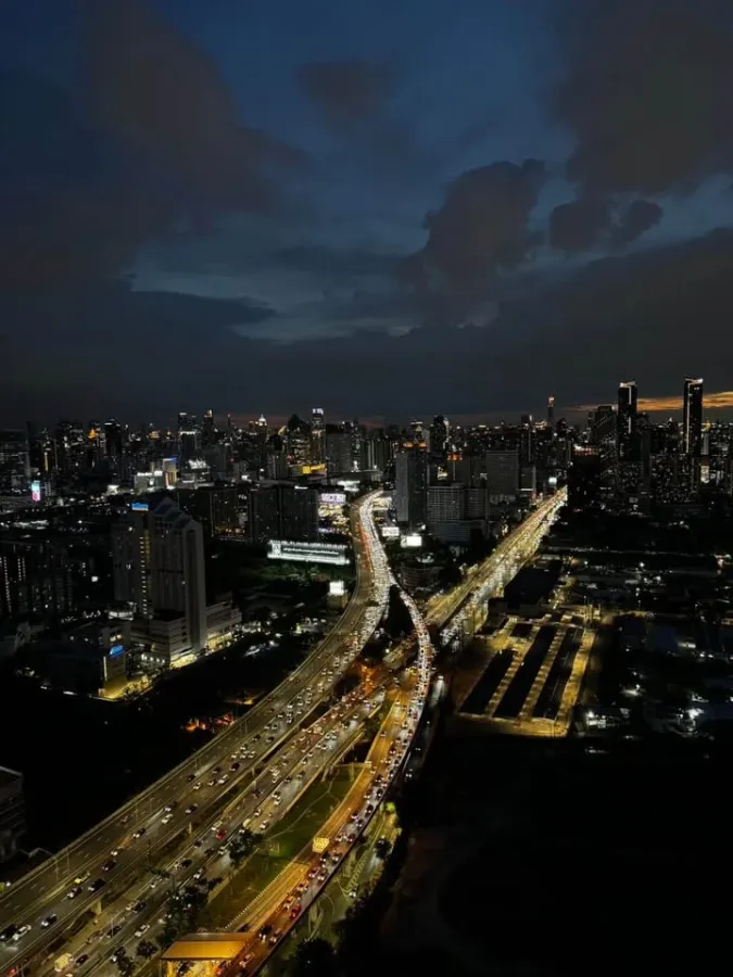 For Rent: Landmark @ MRTA Station, DUPLEX unit, high floor, stunning city view, Mid-Century style. Don't miss out!