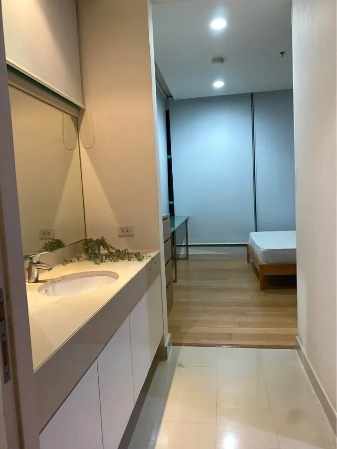 Chatrium Riverside for rent, very large room, very spacious, high floor, great breeze, must book.
