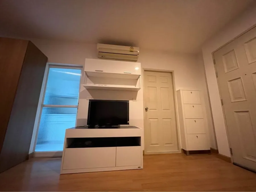 For rent: Life at Ratchada (Lat Phrao 36). Simple decorated room, good-looking and stylish, good furniture. Reserve now.