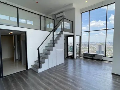 For sale: Knightsbridge Space Ratchayothin, high floor, very beautiful view, lots of usable space. If interested, hurry and reserve quickly. Don't del images