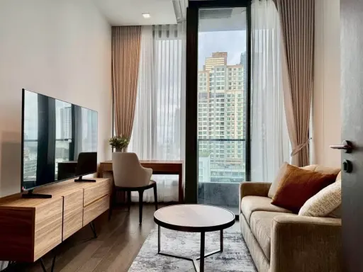 Selling AESTIQ THONGLOR Fully Furnished unit by Chanintr. North-facing unit with unobstructed view. Move-in ready; just bring your belongings.