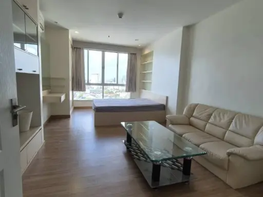 Selling a studio unit at The Tree Bangpo Station. Includes built-in furniture; just bring your belongings and move in! images
