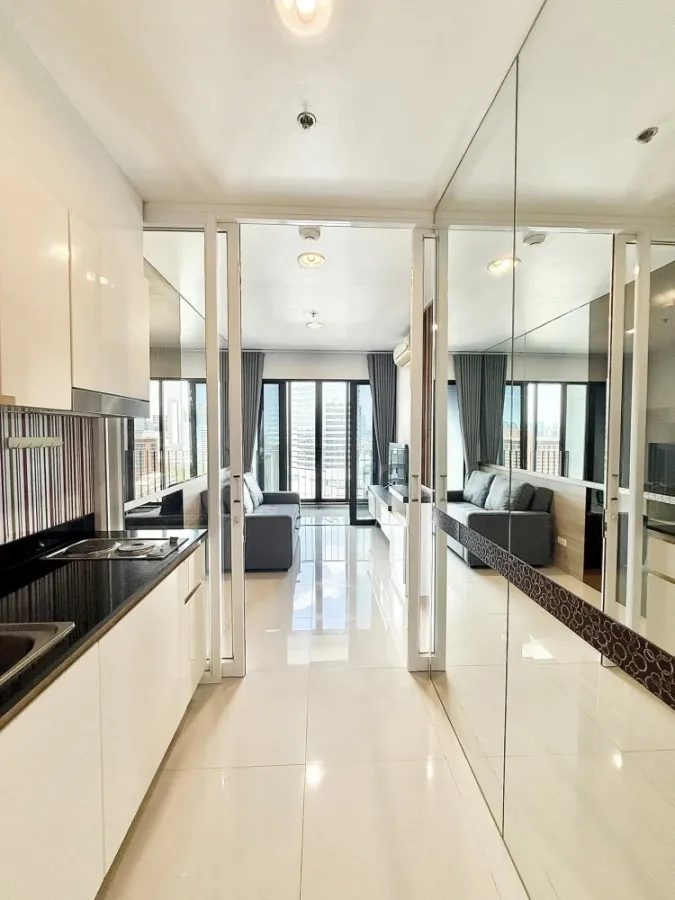 For rent: IDEO Ratchada-Huai Khwang, 17th floor, corner room with privacy, built-in throughout the room, hurry and reserve before you miss out.