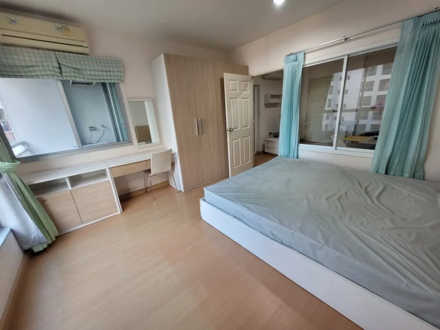 Condo for rent, Life at BTS Tha Phra, pool view room, south balcony. Fully furnished, next to BTS Talat Phlu.