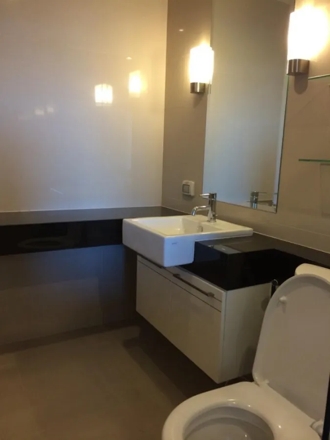 For rent, Supalai Premier Ratchathewi, 18th floor, good view, room decorated with bright walls. large width Can't reserve anymore.
