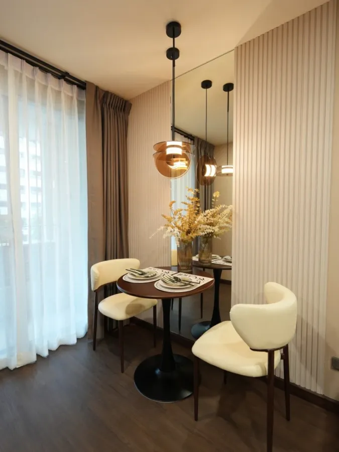 For sale: The Clover Thonglor. Includes free furniture worth over 500,000 baht. Stylish and well-decorated, a very comfortable place to live. Book now