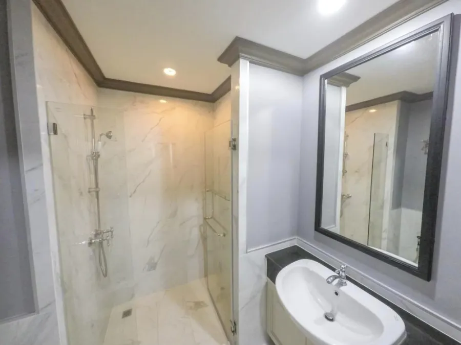 For sale: Condo The Reserve Kasemsan 3, studio room, 3rd floor, quiet, good atmosphere, you can't miss it.