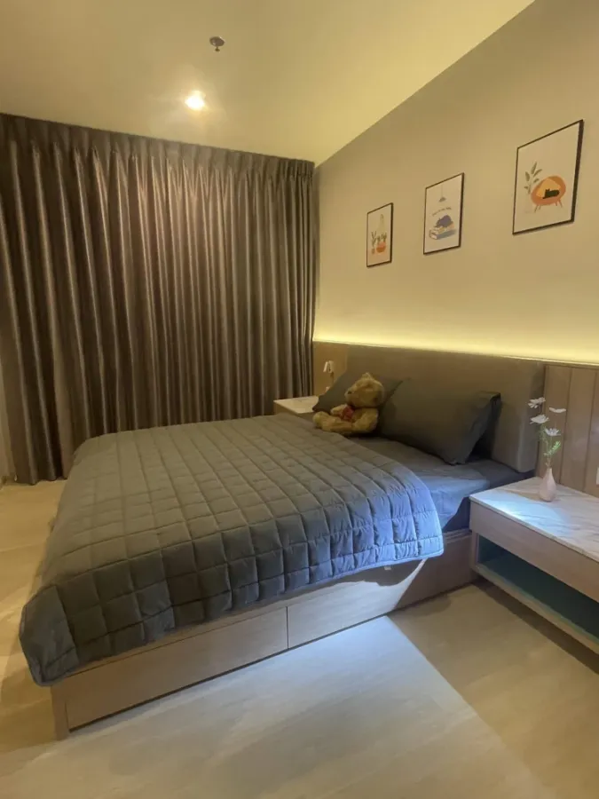 For rent: Life Asoke, 32nd floor, very high, facing north, cool all day, excellent built-in decoration, interested, reserve now.