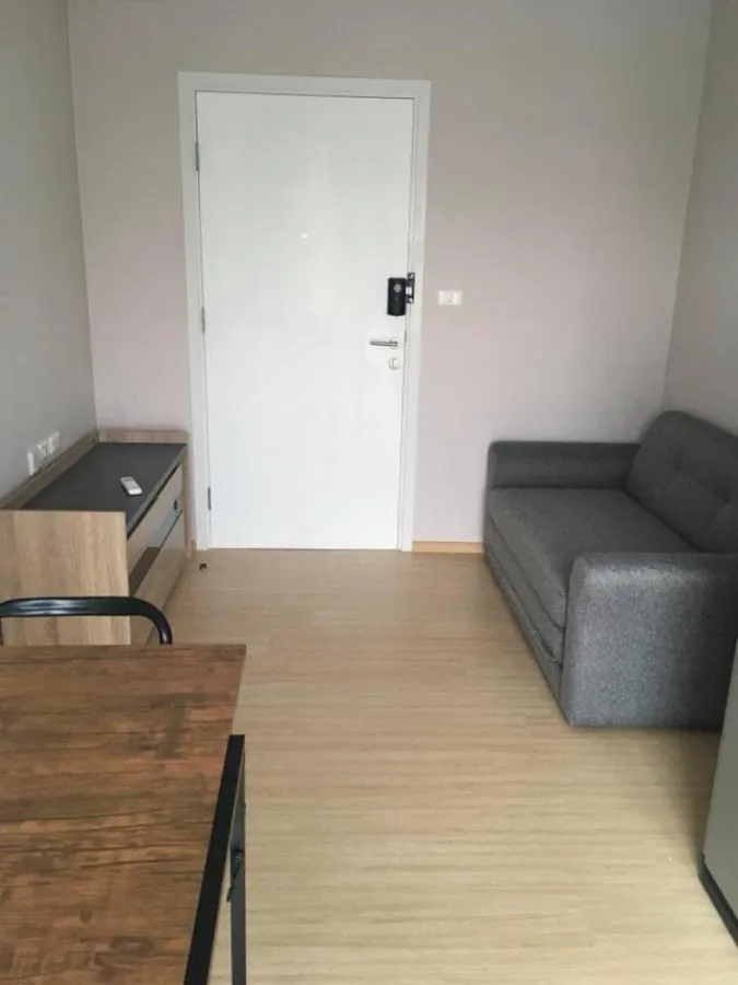 For rent Plum Condo Pinklao Station, near the mall, convenient to travel, move now, don't hesitate !!