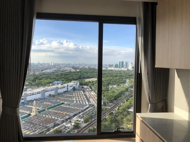 Condo, good location, near bts, mrt, Chatuchak, for only ten thousand. with a view of Chatuchak Park Great like this, it has to be at M Jatujak.