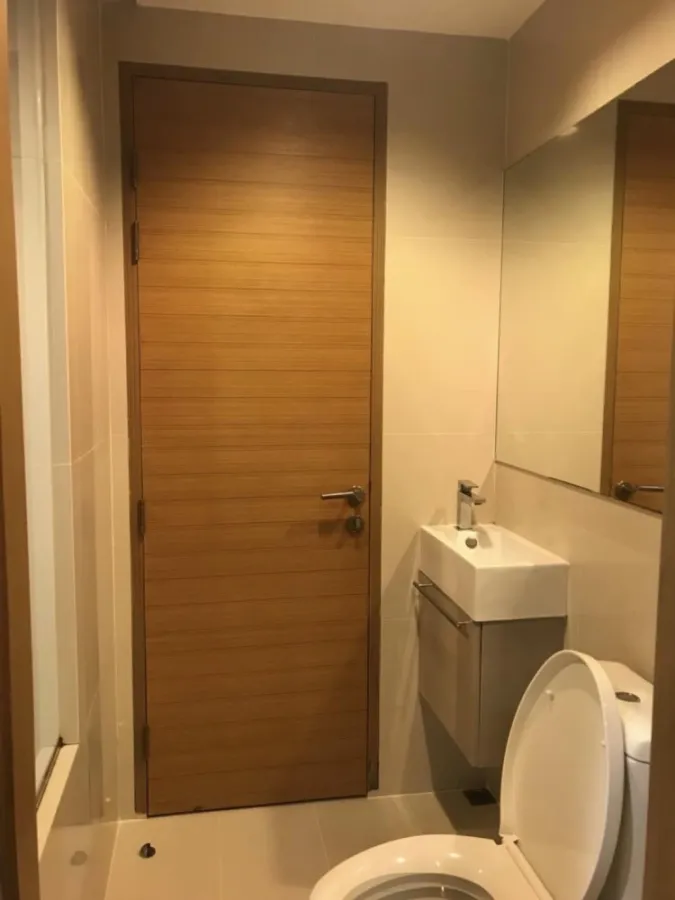 For rent: Rhythm Ratchada-Huai Khwang, 18th floor, spacious room, comfortable, large built-in bed. If interested, reserve now.